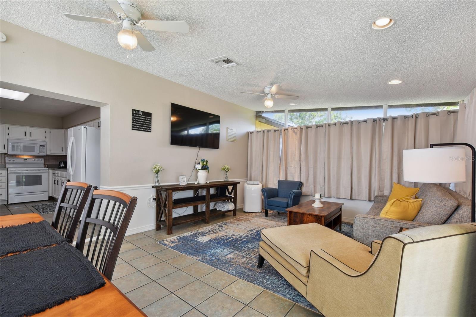 4818 HOLIDAY DR, TAMPA, FL, 33615