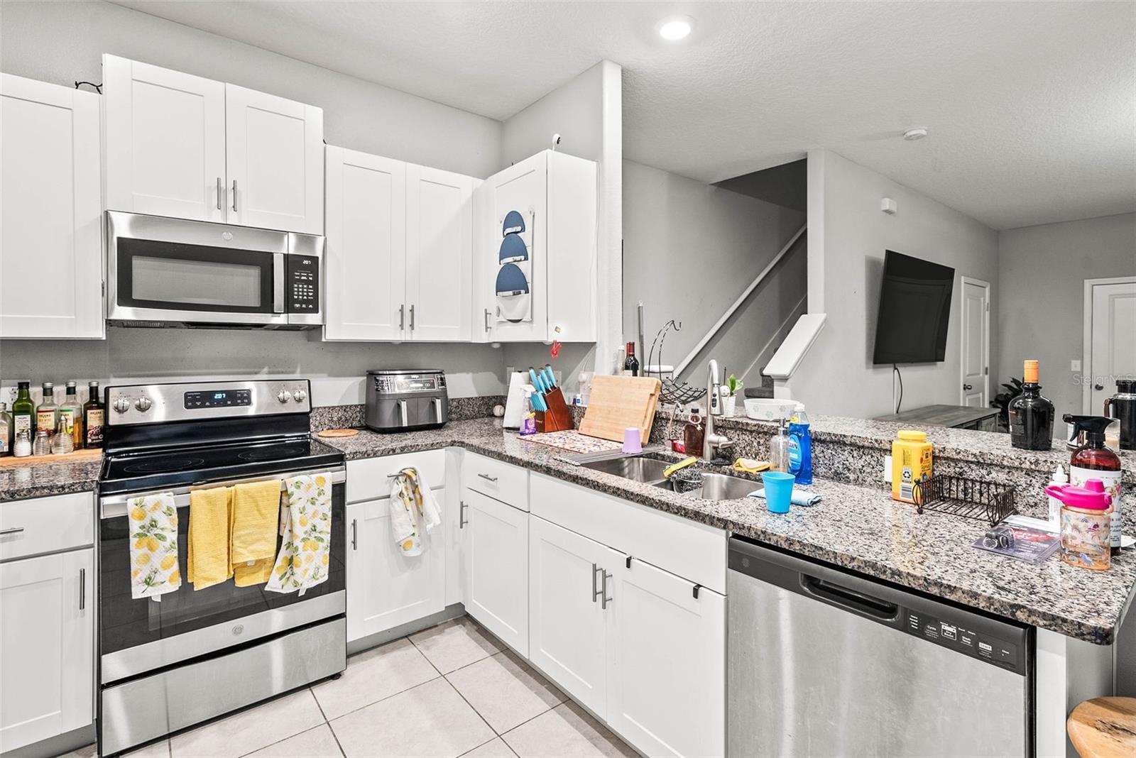 9642 PEMBROOKE PINES DR, SUN CITY CENTER, FL, 33573