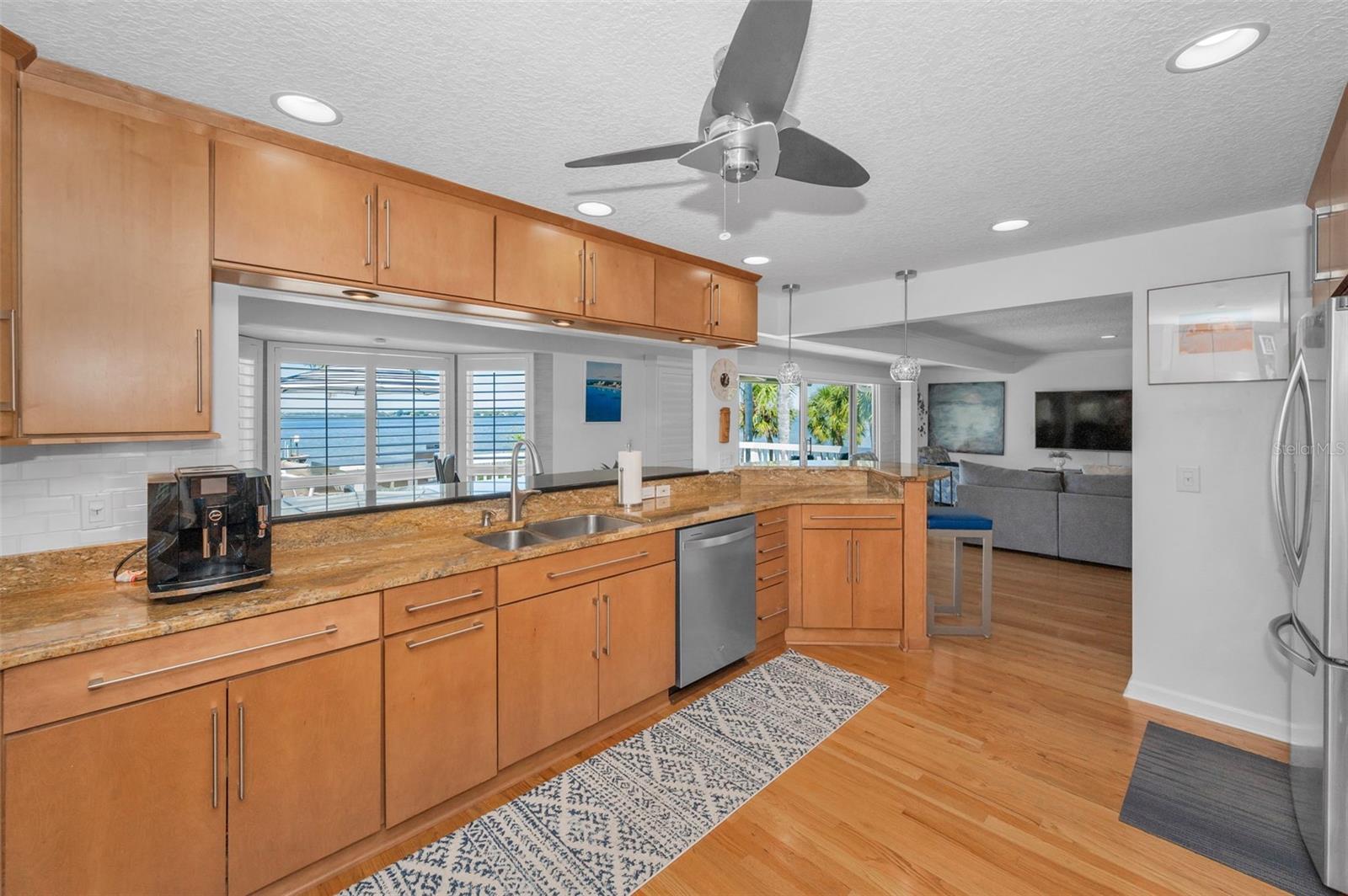 610 SHORE DR E, OLDSMAR, FL, 34677