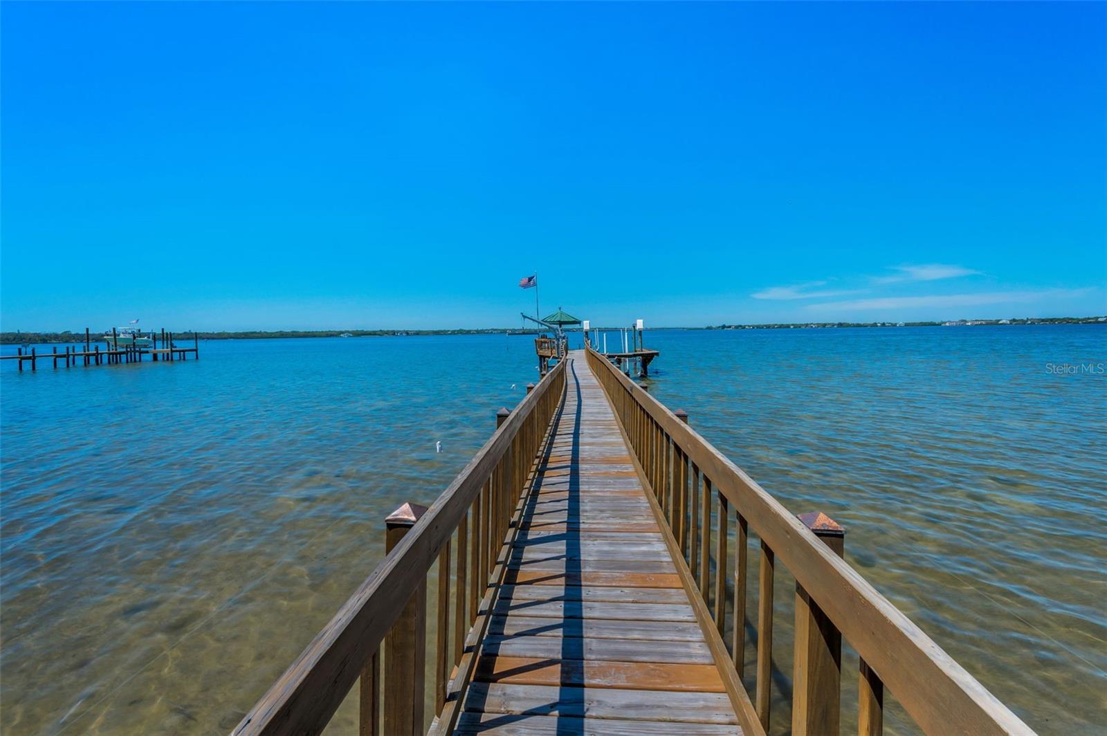 610 SHORE DR E, OLDSMAR, FL, 34677