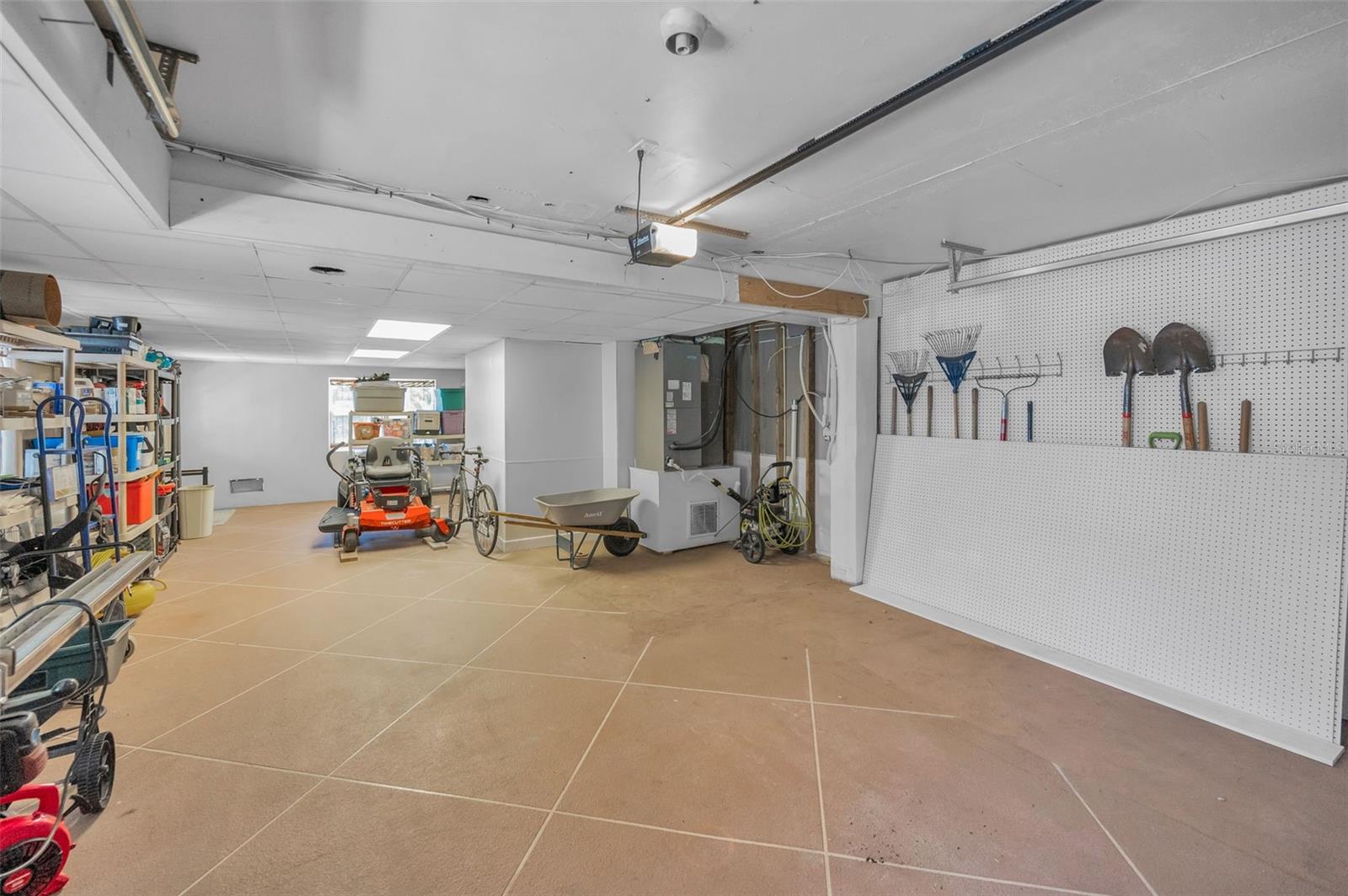 610 SHORE DR E, OLDSMAR, FL, 34677