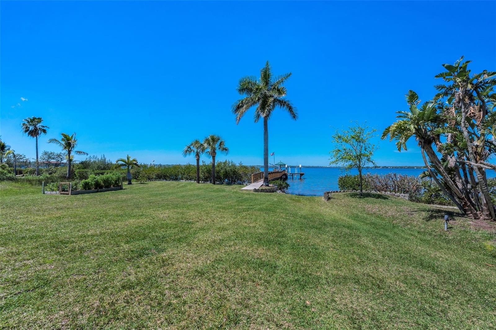 610 SHORE DR E, OLDSMAR, FL, 34677