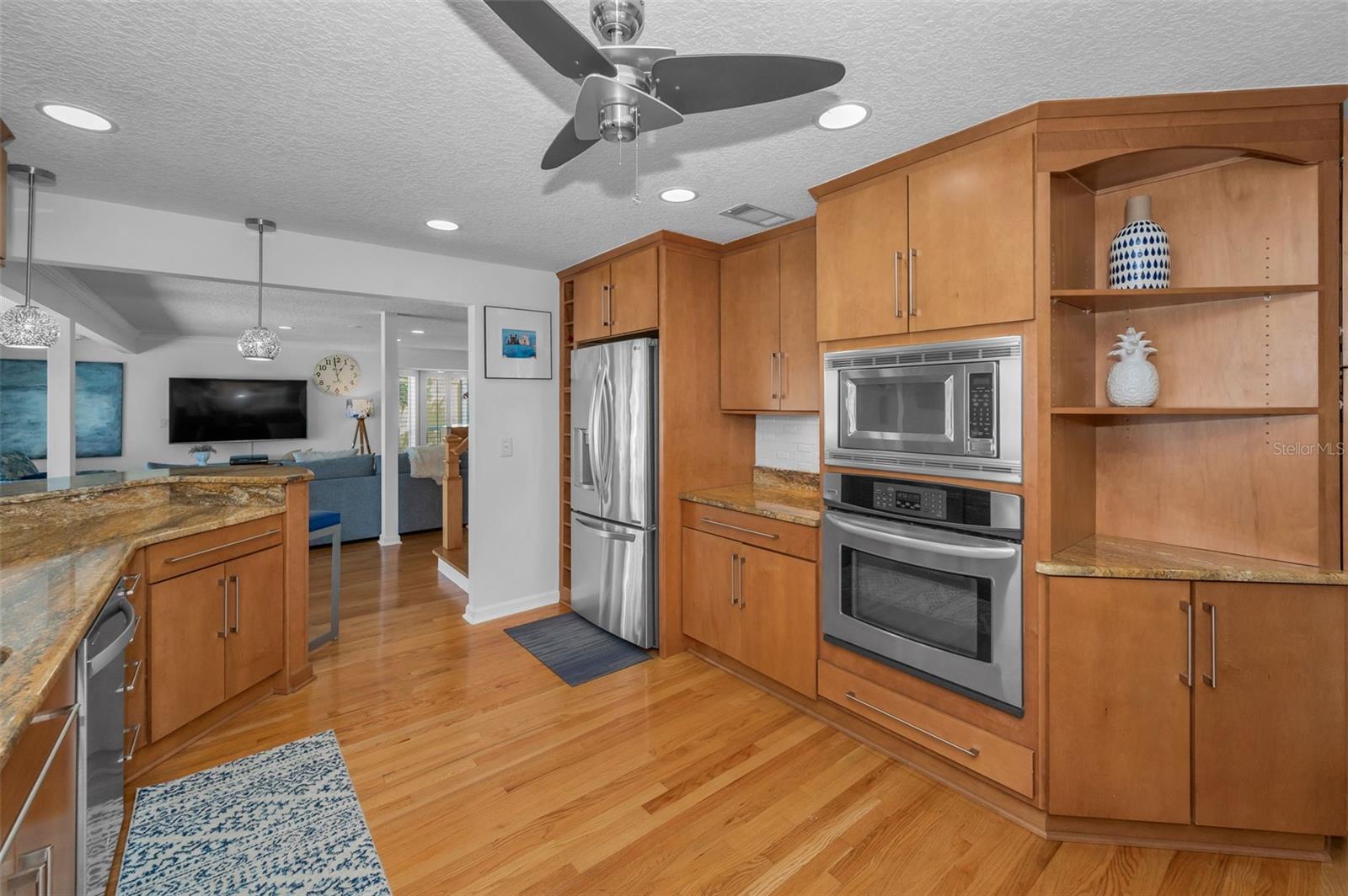 610 SHORE DR E, OLDSMAR, FL, 34677