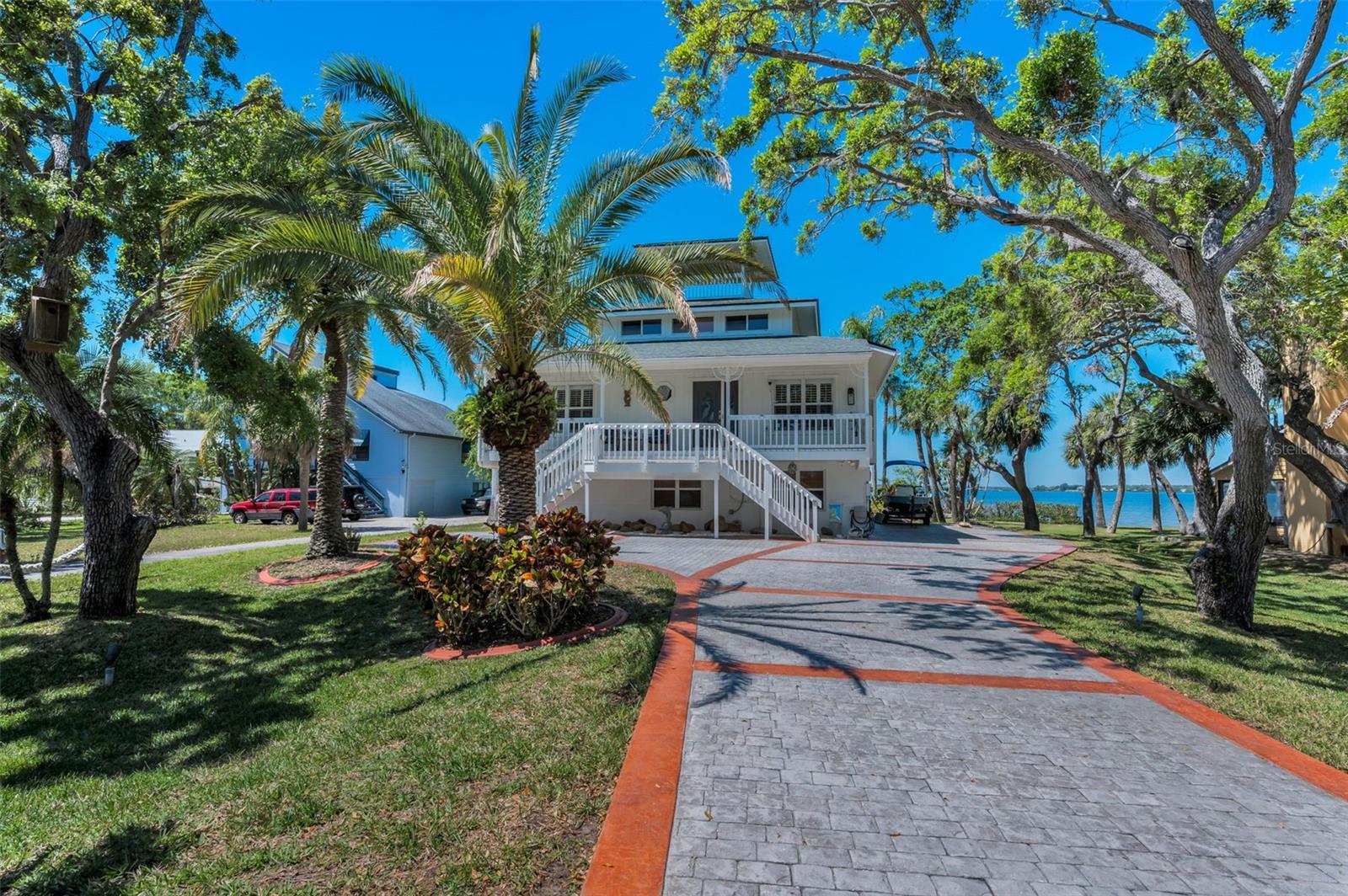 610 SHORE DR E, OLDSMAR, FL, 34677