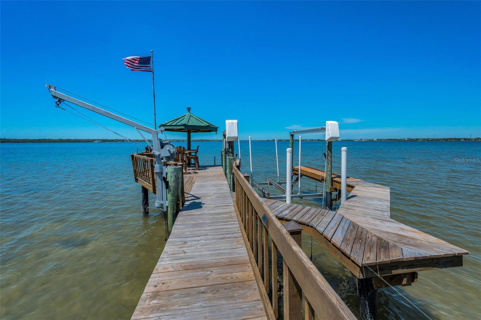 610 SHORE DR E, OLDSMAR, FL, 34677