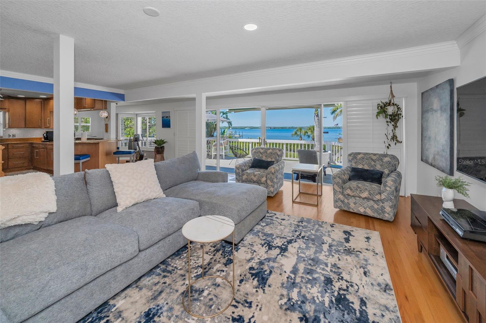 610 SHORE DR E, OLDSMAR, FL, 34677