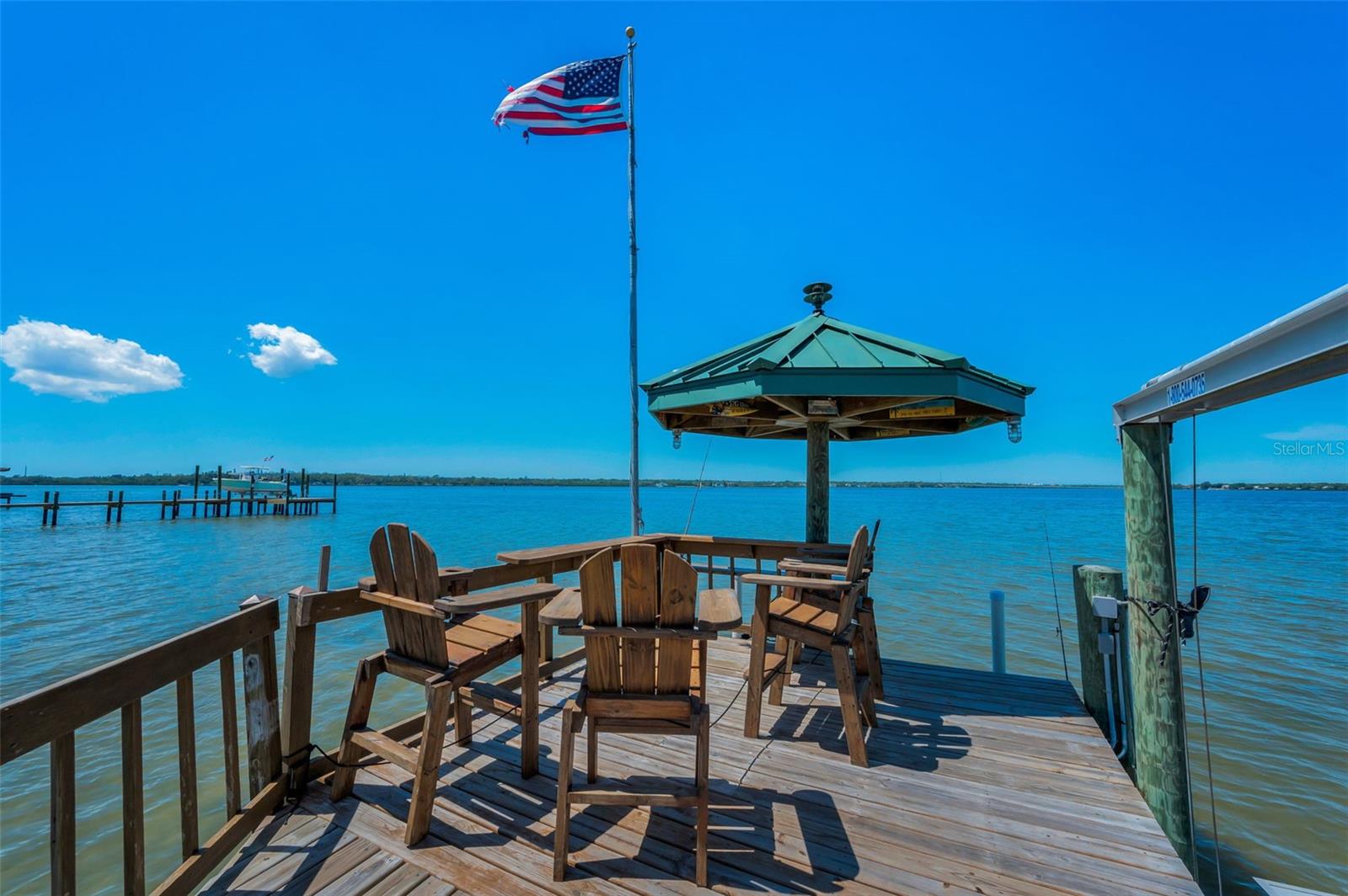 610 SHORE DR E, OLDSMAR, FL, 34677