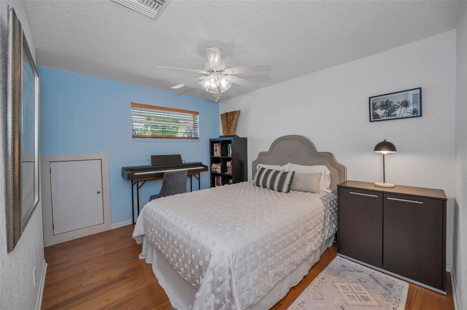 610 SHORE DR E, OLDSMAR, FL, 34677