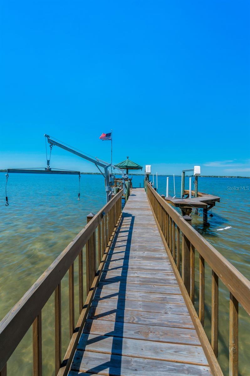 610 SHORE DR E, OLDSMAR, FL, 34677