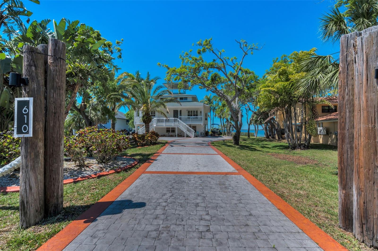 610 SHORE DR E, OLDSMAR, FL, 34677