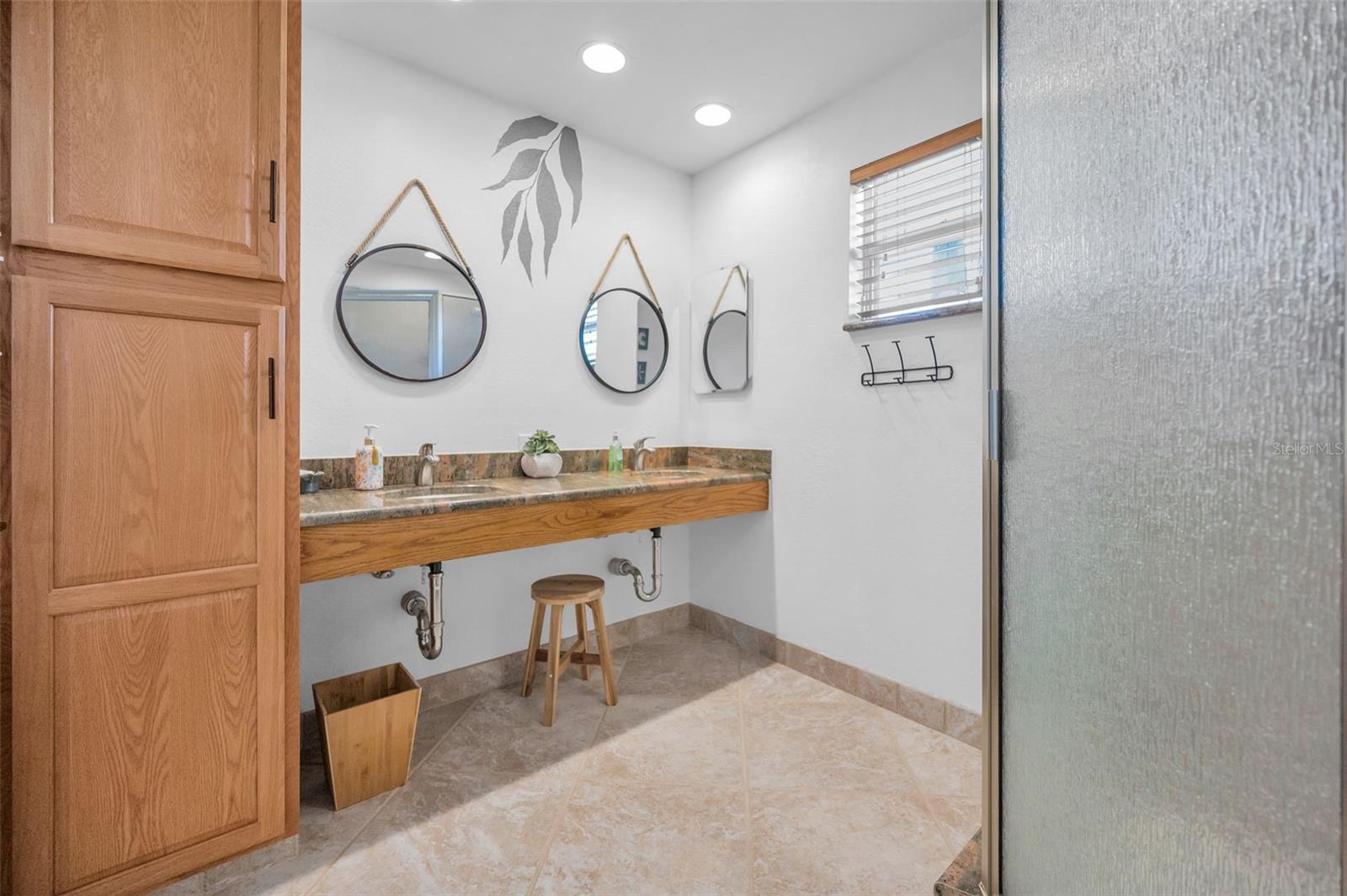 610 SHORE DR E, OLDSMAR, FL, 34677