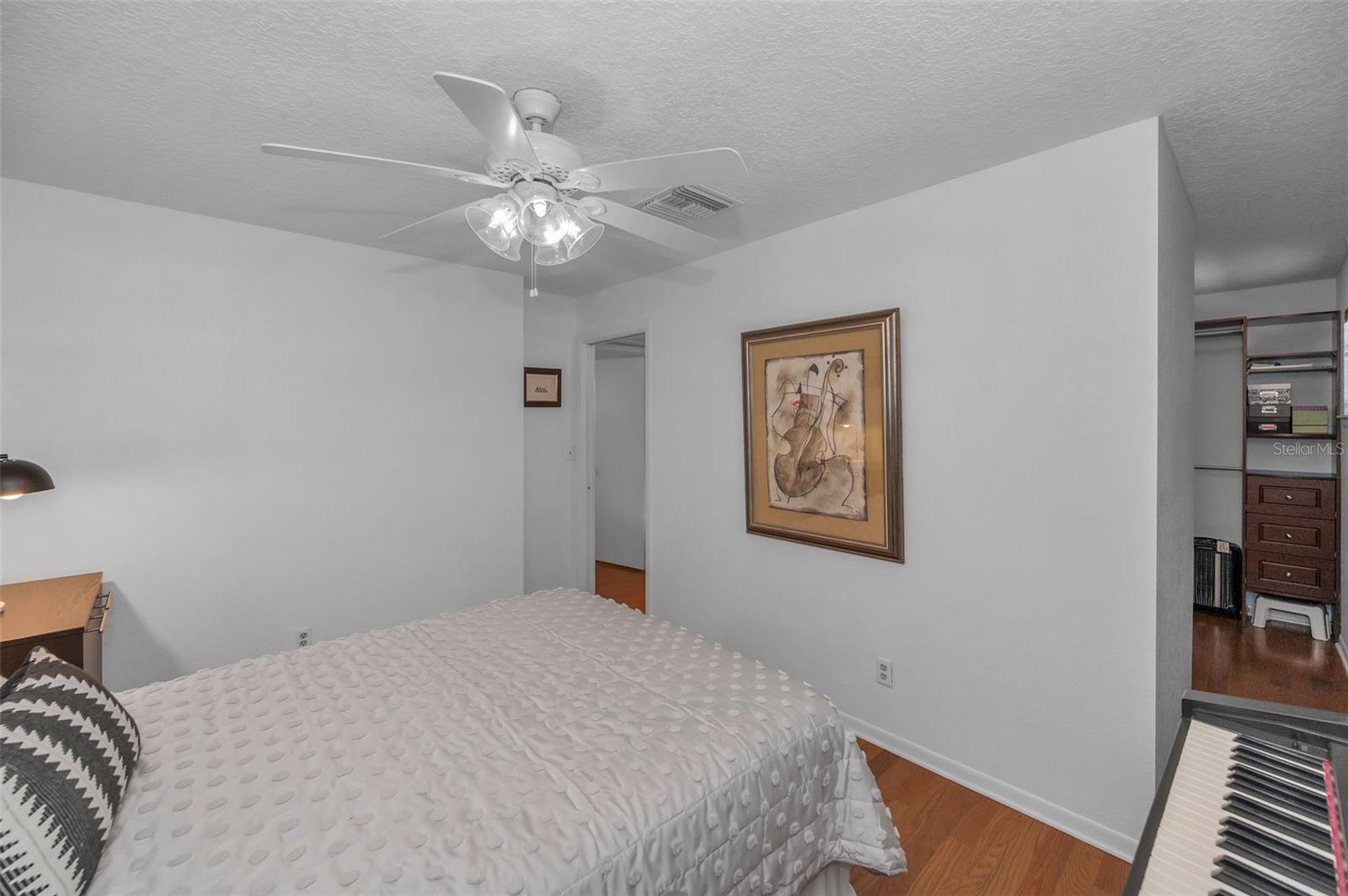 610 SHORE DR E, OLDSMAR, FL, 34677
