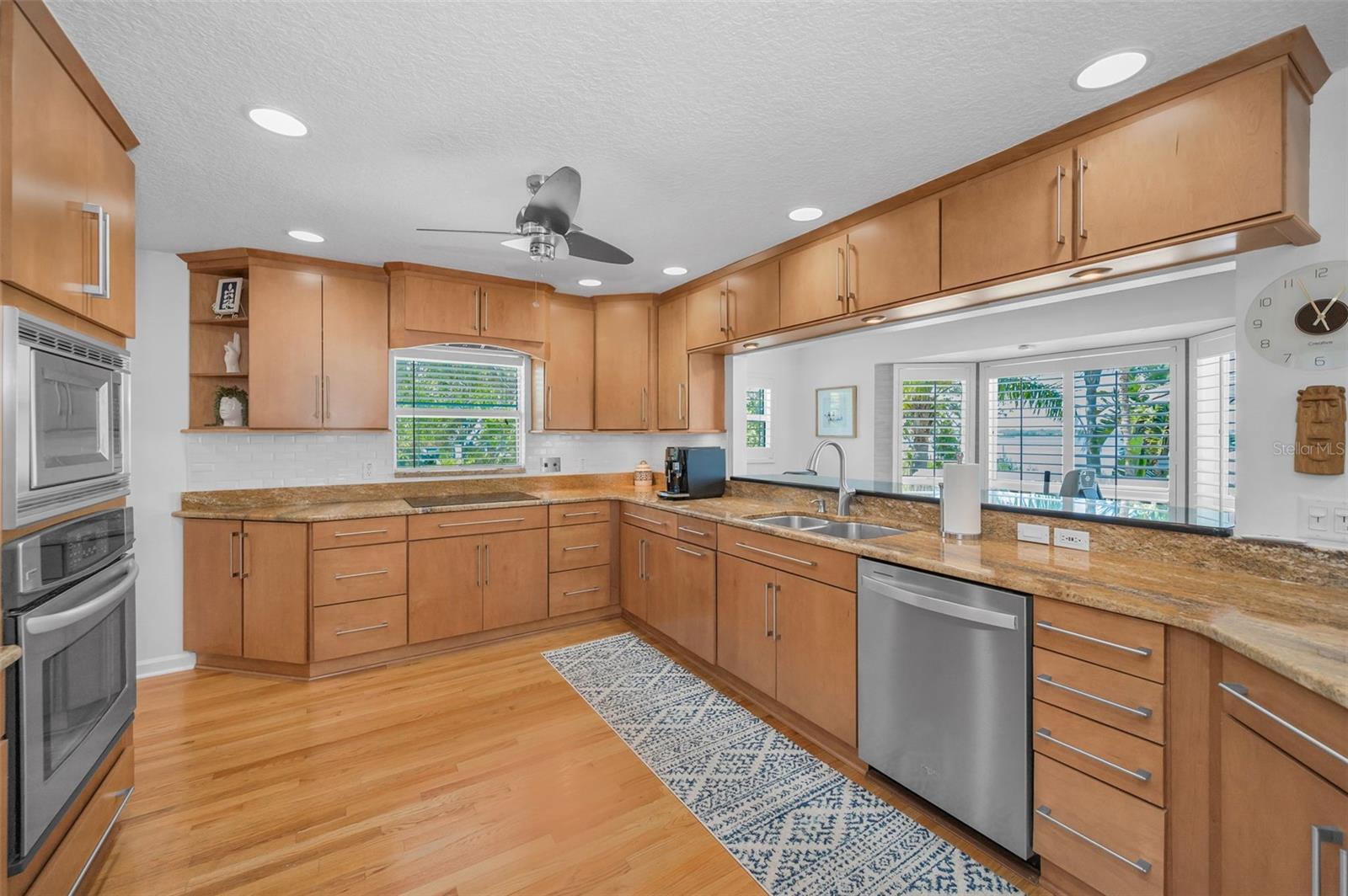 610 SHORE DR E, OLDSMAR, FL, 34677