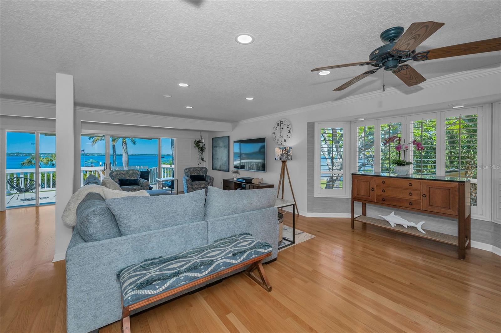 610 SHORE DR E, OLDSMAR, FL, 34677