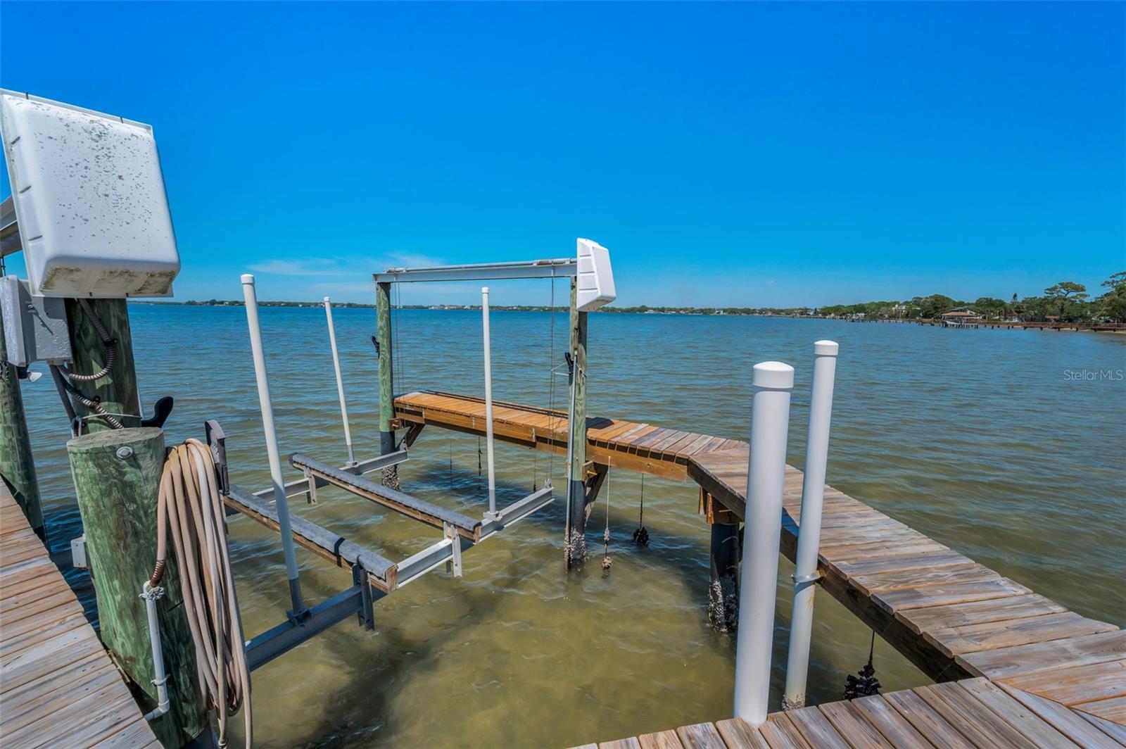 610 SHORE DR E, OLDSMAR, FL, 34677