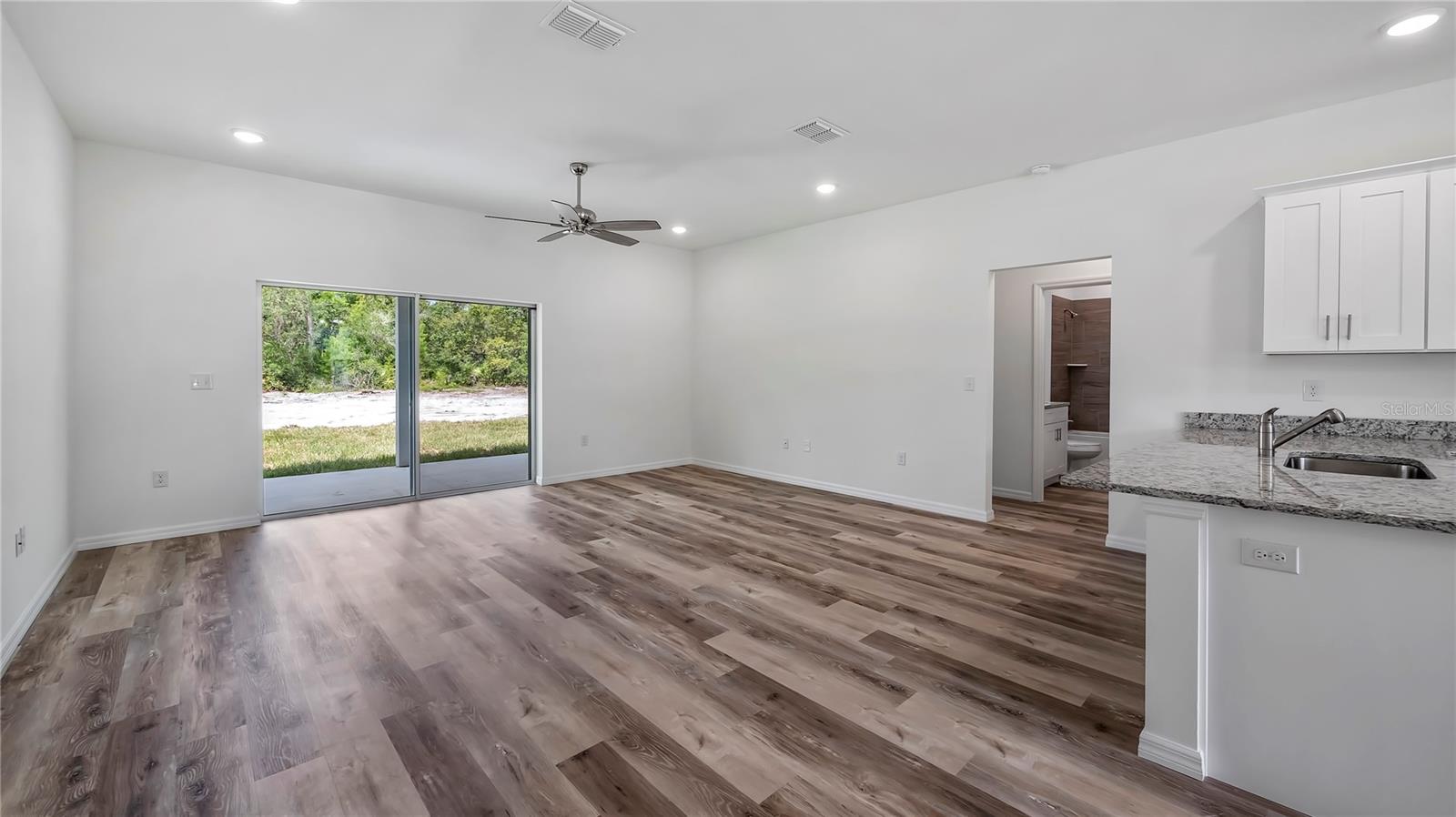 40580 E 1ST AVE, UMATILLA, FL, 32784