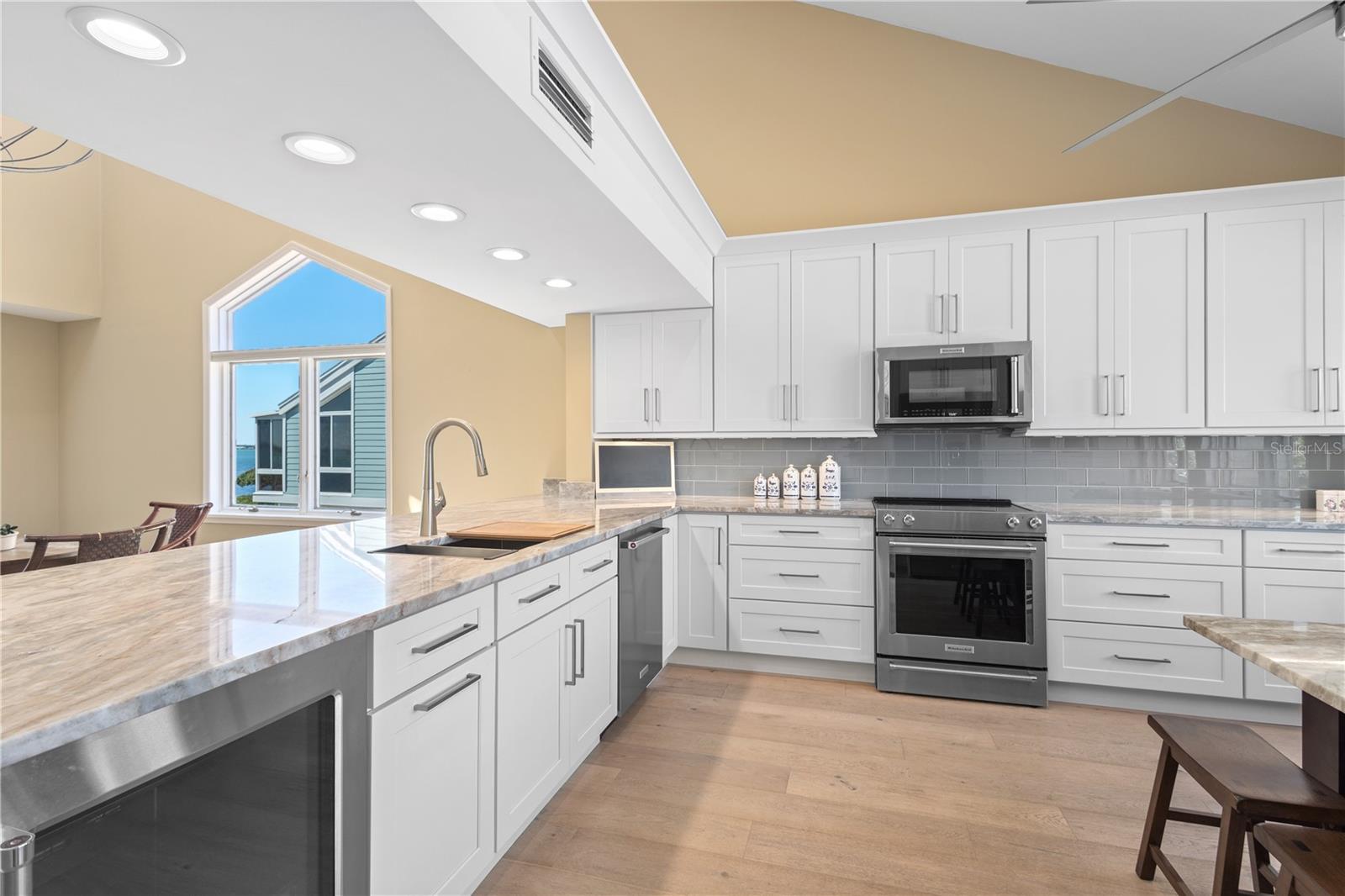 71 TIDY ISLAND BLVD, BRADENTON, FL, 34210