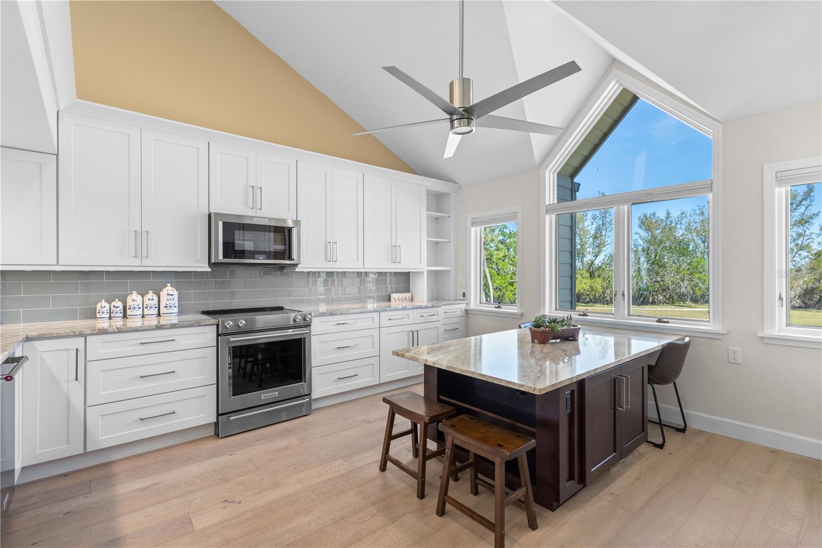 71 TIDY ISLAND BLVD, BRADENTON, FL, 34210