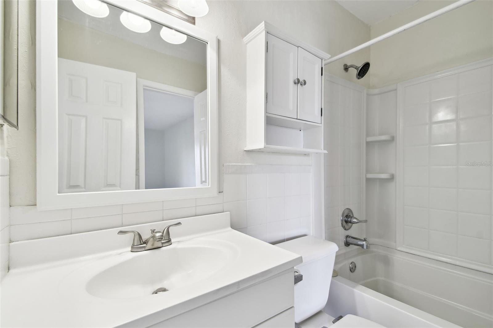 3828 N LAKE DR #114, TAMPA, FL, 33614