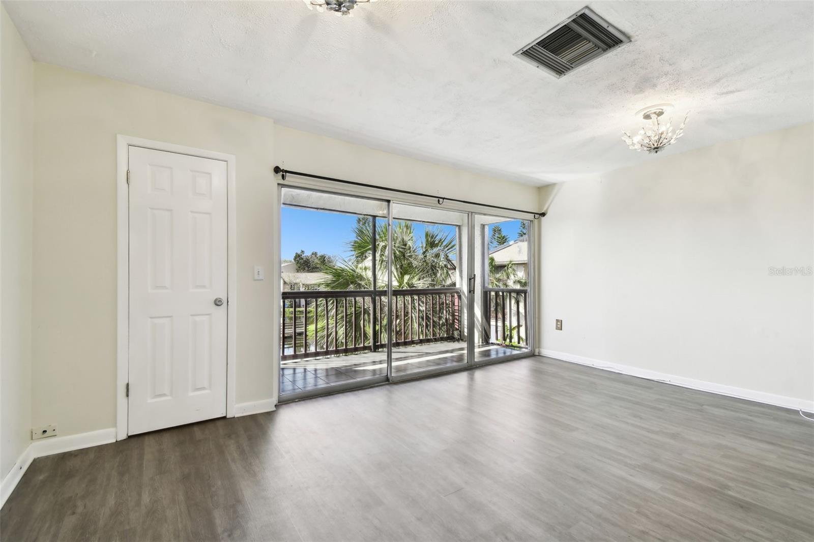 3828 N LAKE DR #114, TAMPA, FL, 33614