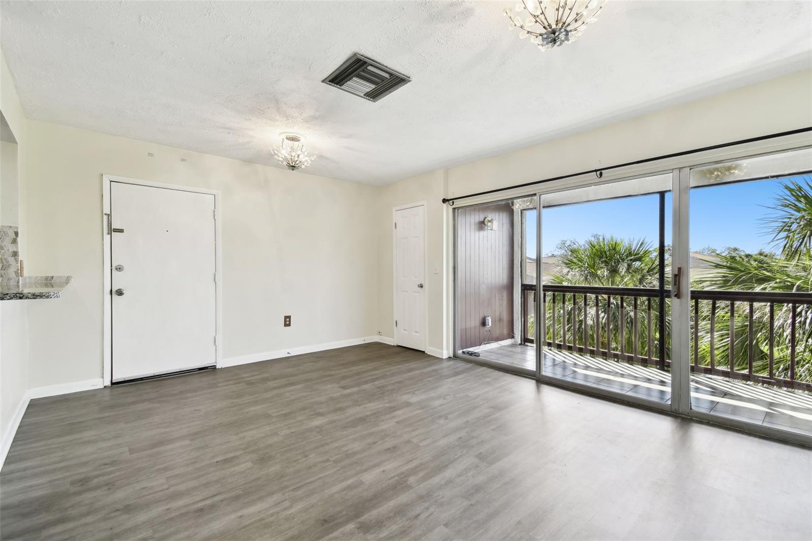 3828 N LAKE DR #114, TAMPA, FL, 33614
