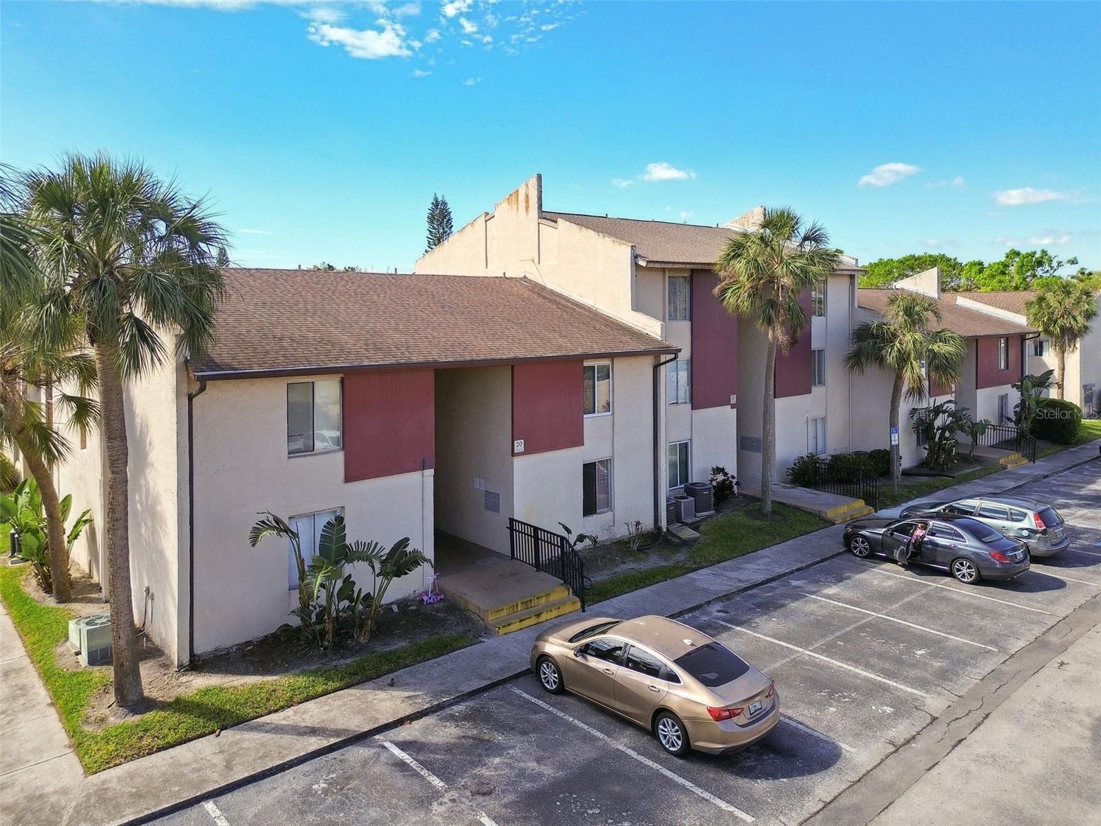 3828 N LAKE DR #114, TAMPA, FL, 33614