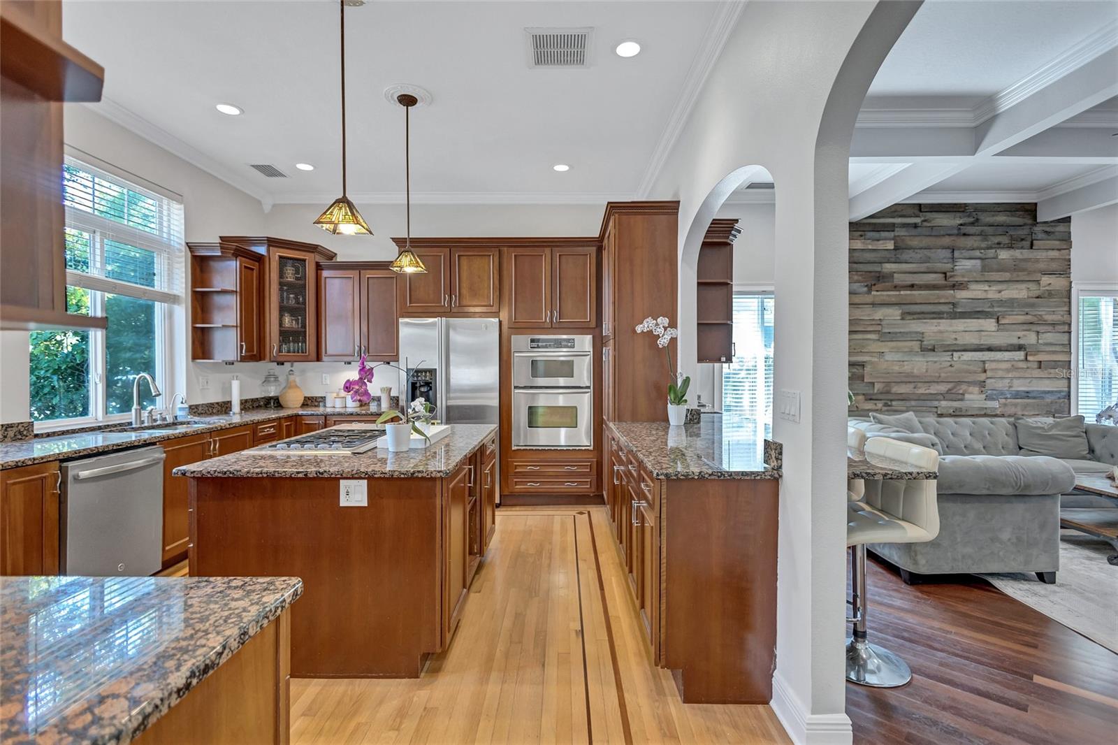 737 25TH AVE N, ST PETERSBURG, FL, 33704
