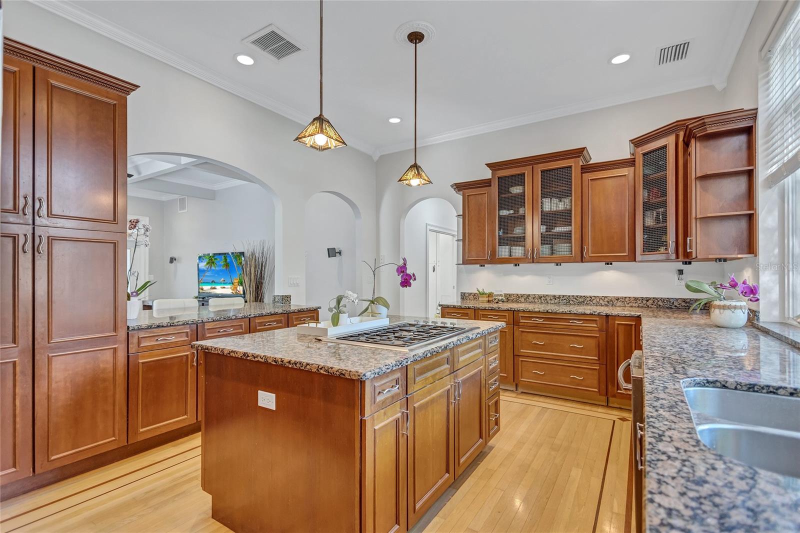 737 25TH AVE N, ST PETERSBURG, FL, 33704