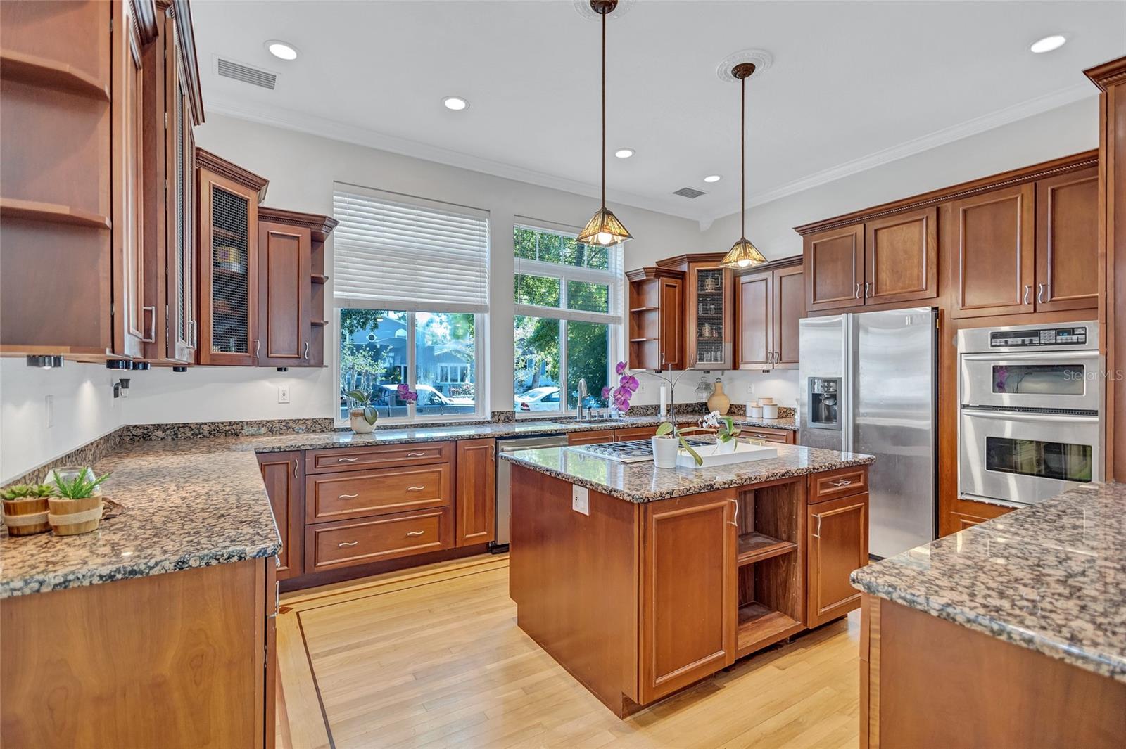 737 25TH AVE N, ST PETERSBURG, FL, 33704