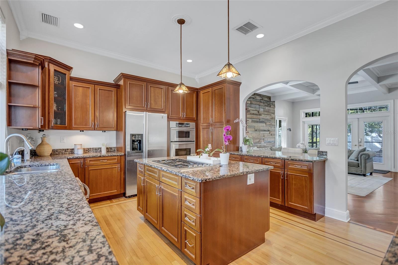 737 25TH AVE N, ST PETERSBURG, FL, 33704