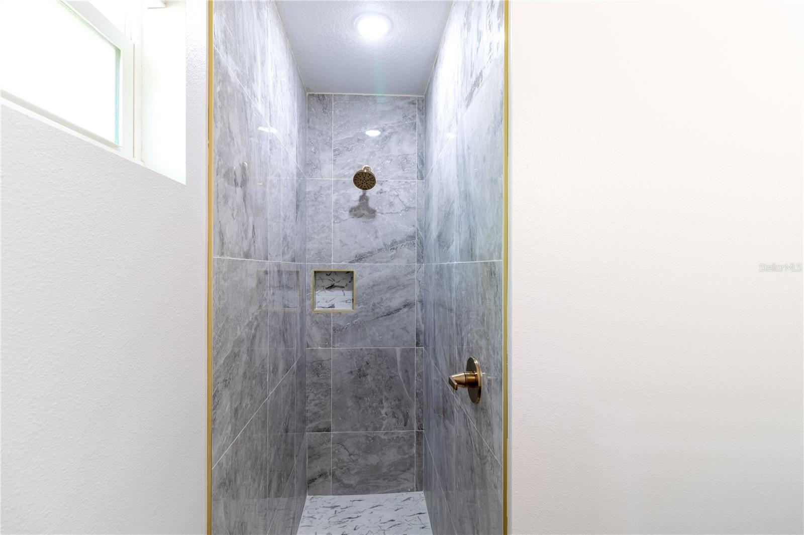 3205 E NORTH BAY ST, TAMPA, FL, 33610