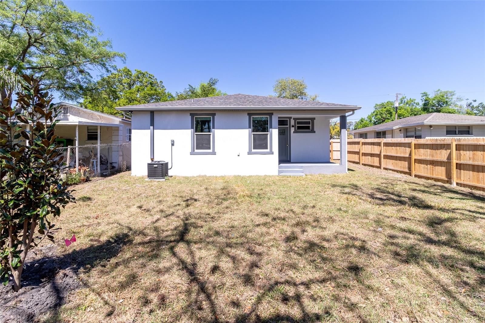 3205 E NORTH BAY ST, TAMPA, FL, 33610