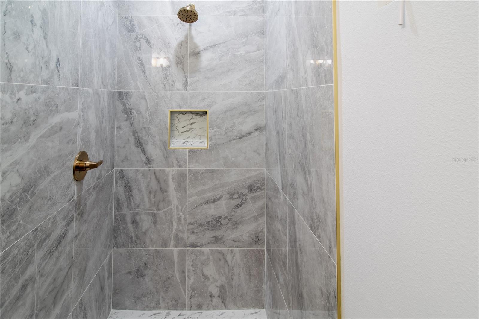 3205 E NORTH BAY ST, TAMPA, FL, 33610