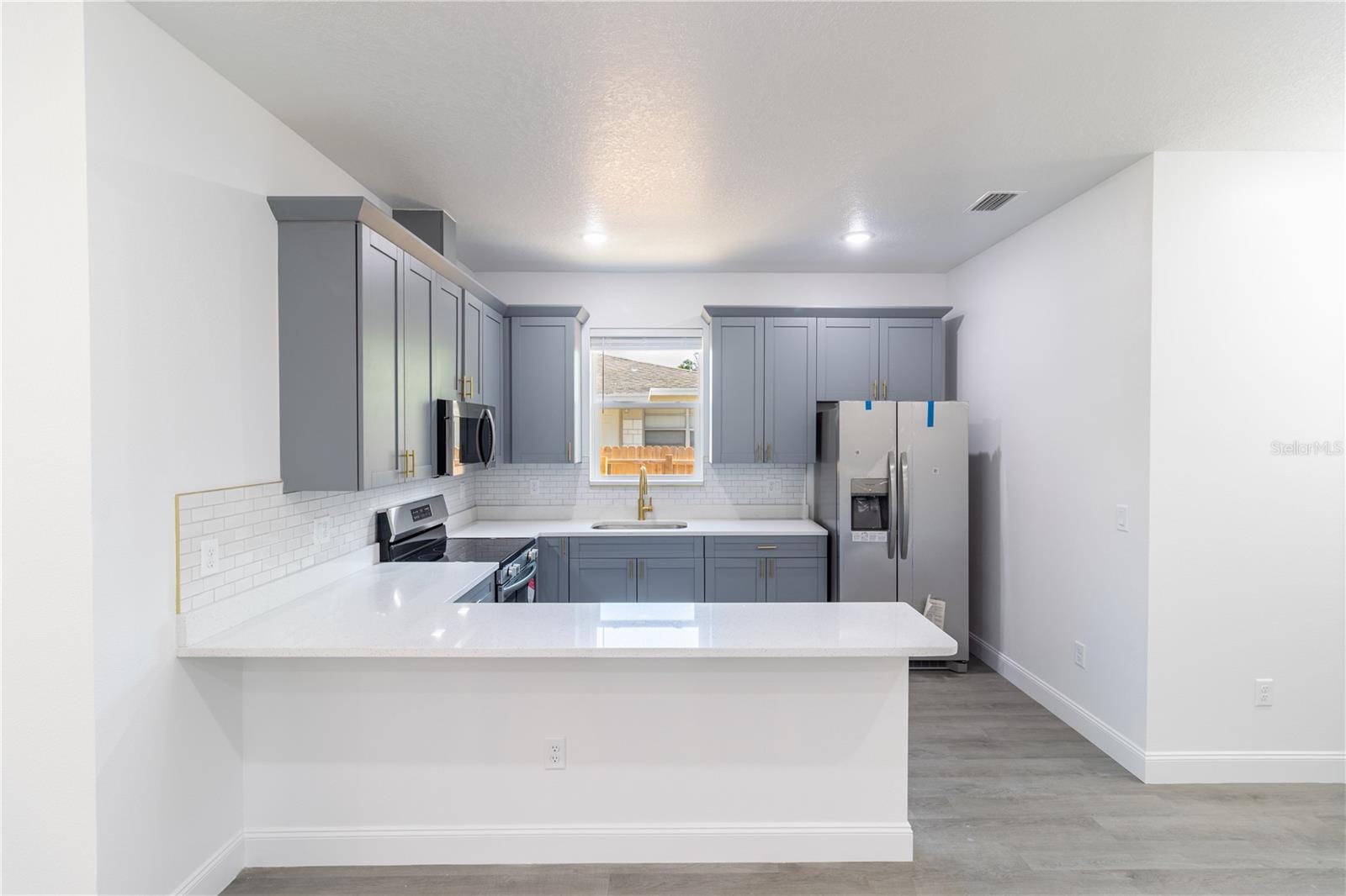 3205 E NORTH BAY ST, TAMPA, FL, 33610