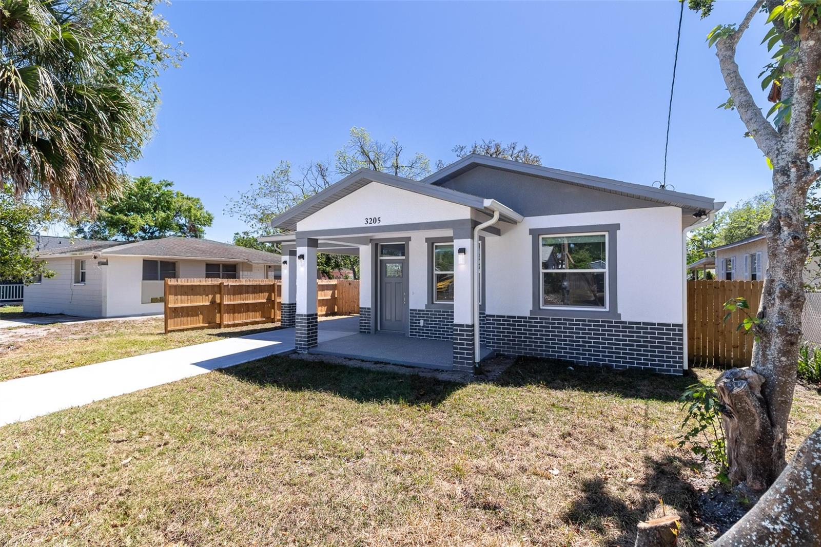 3205 E NORTH BAY ST, TAMPA, FL, 33610