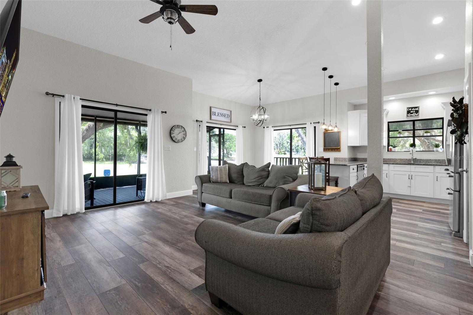 13437 MCINTOSH RD, THONOTOSASSA, FL, 33592