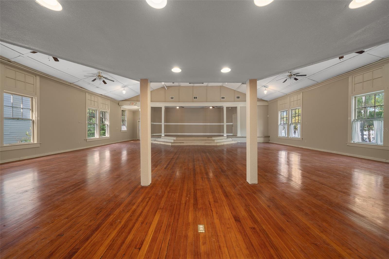 118 NE TUSCAWILLA AVE, OCALA, FL, 34470