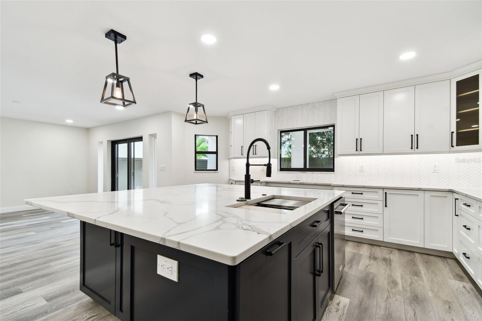 1045 JESSE AVE, SAFETY HARBOR, FL, 34695