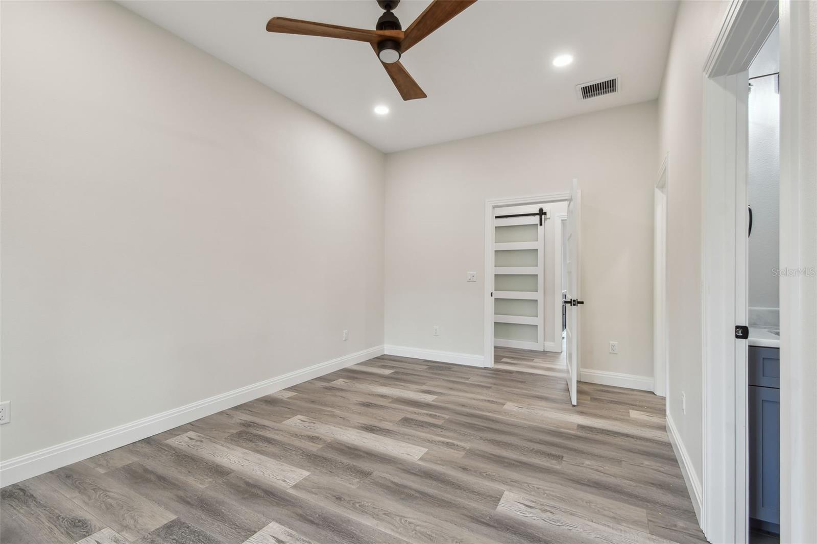 1045 JESSE AVE, SAFETY HARBOR, FL, 34695