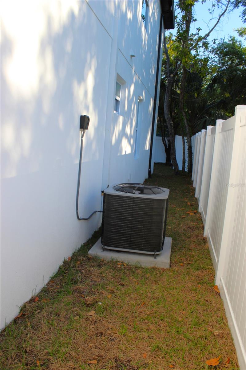 2211 E 28TH AVE, TAMPA, FL, 33605