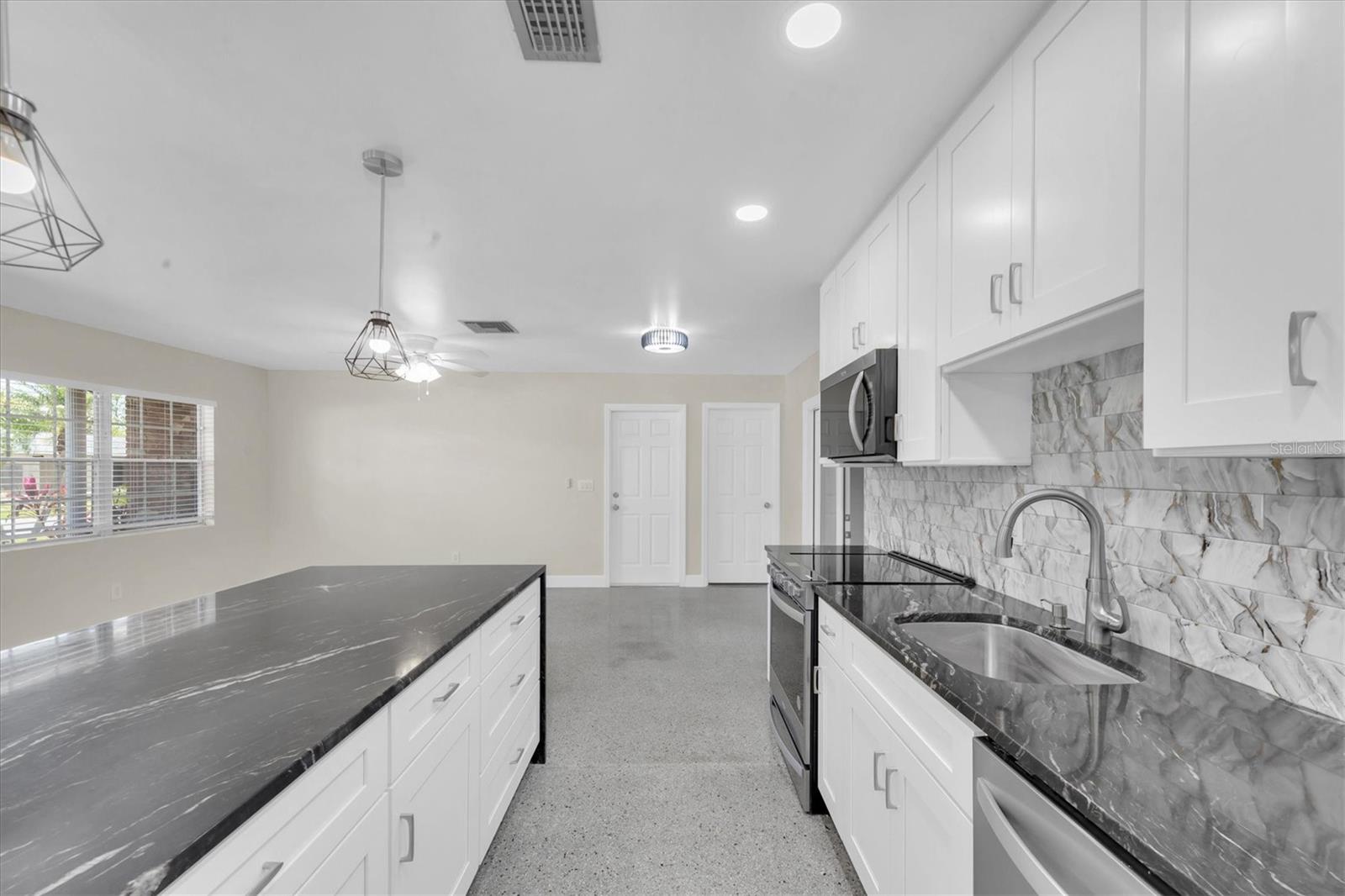 4812 WYNWOOD DR, TAMPA, FL, 33615