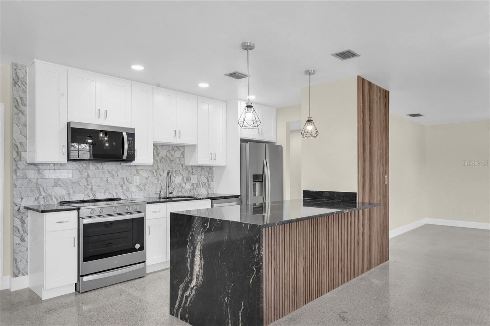 4812 WYNWOOD DR, TAMPA, FL, 33615