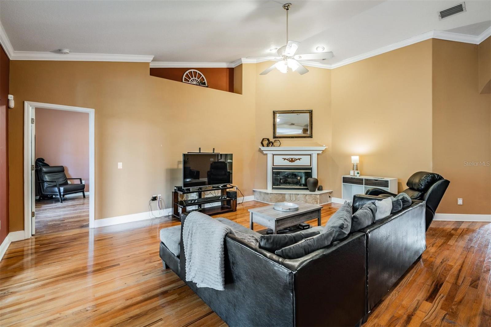 8425 JACKSON SPRINGS RD, TAMPA, FL, 33615