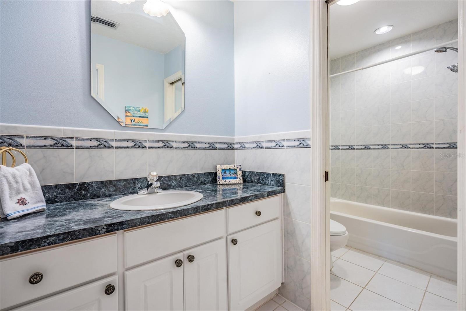 8425 JACKSON SPRINGS RD, TAMPA, FL, 33615