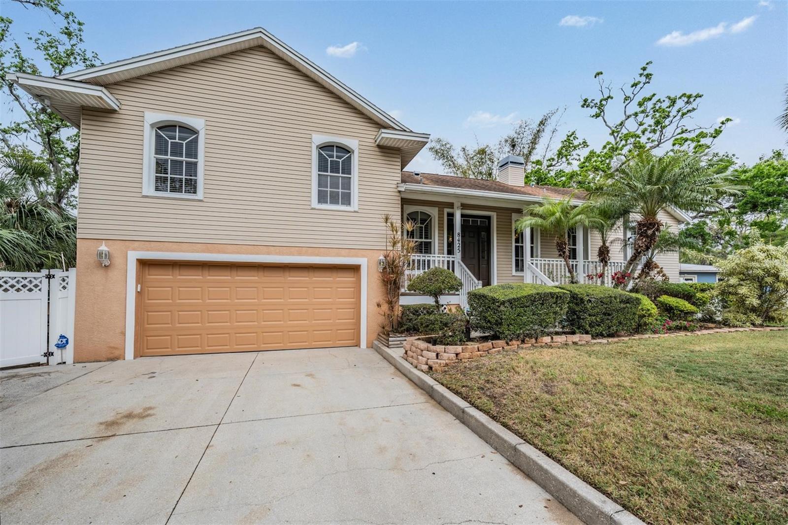 8425 JACKSON SPRINGS RD, TAMPA, FL, 33615