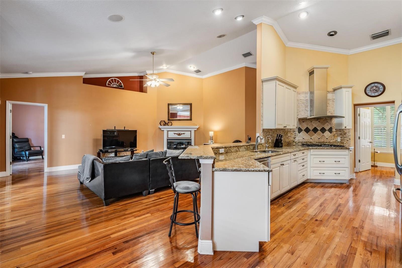 8425 JACKSON SPRINGS RD, TAMPA, FL, 33615