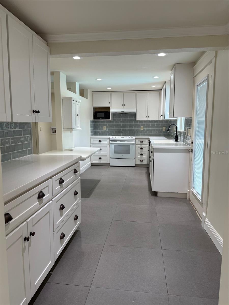 750 41ST AVE NE, ST PETERSBURG, FL, 33703