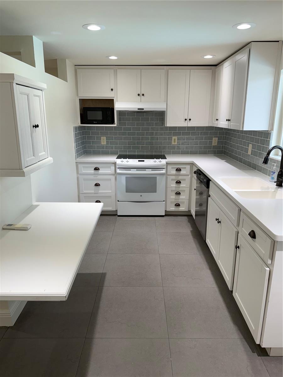 750 41ST AVE NE, ST PETERSBURG, FL, 33703