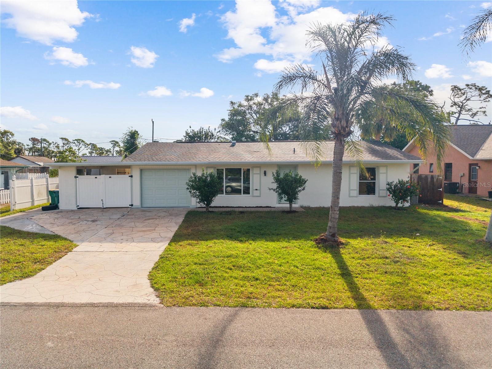 2070 CARPETGREEN ST, PORT CHARLOTTE, FL, 33948