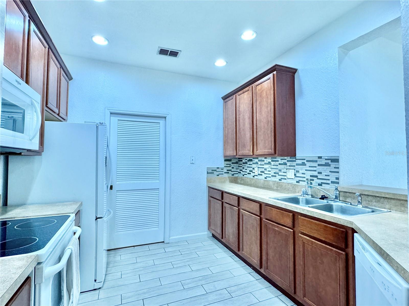 3001 LAUREL PARK LN #102, KISSIMMEE, FL, 34741